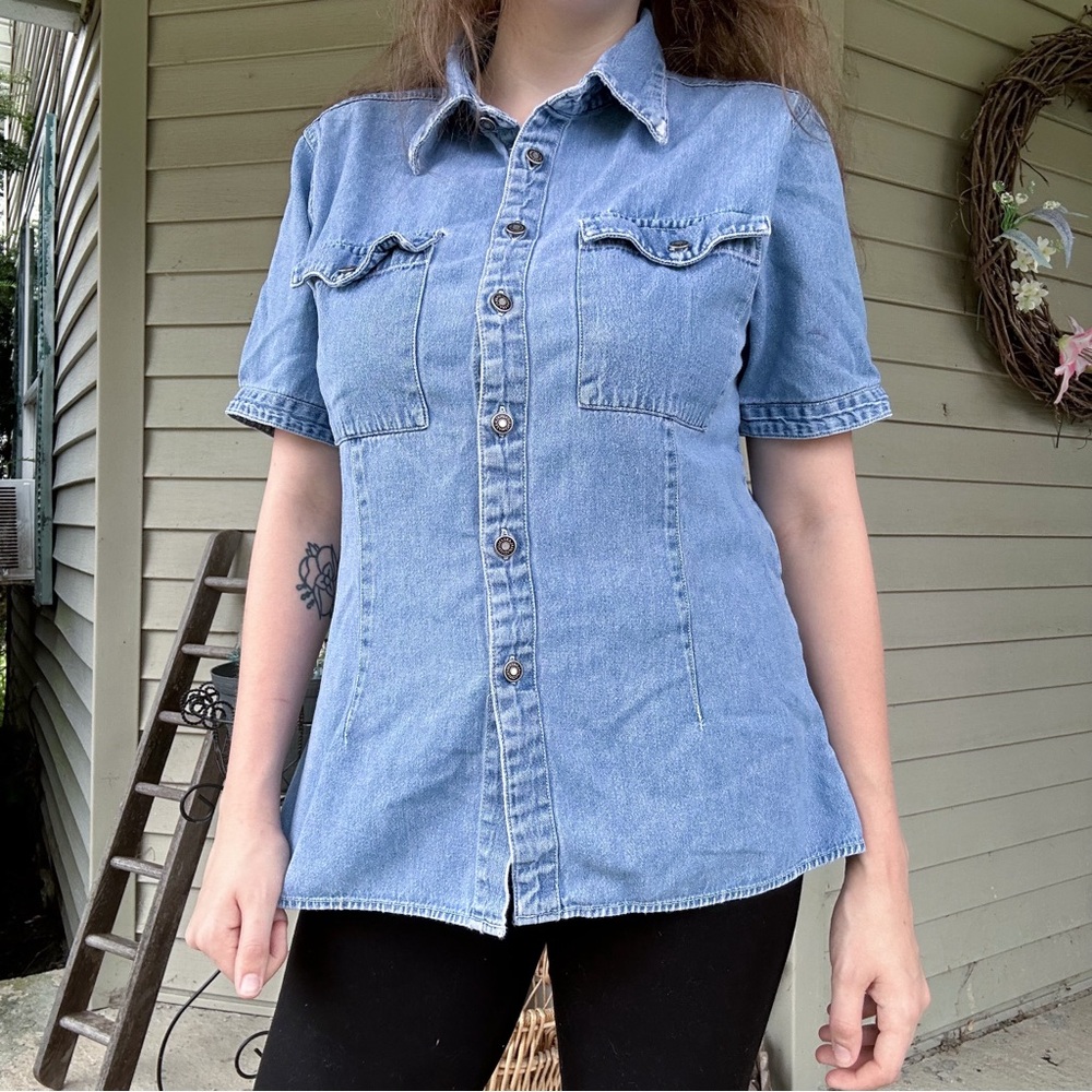 Mountain Lake Women’s Chambray Button Down Shirt - Picture 2 of 9
